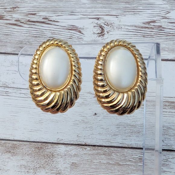 Vintage Clip On Earrings - Just Over 1 & 1/8" Gold Tone & Faux Pearl Oval - Picture 1 of 7